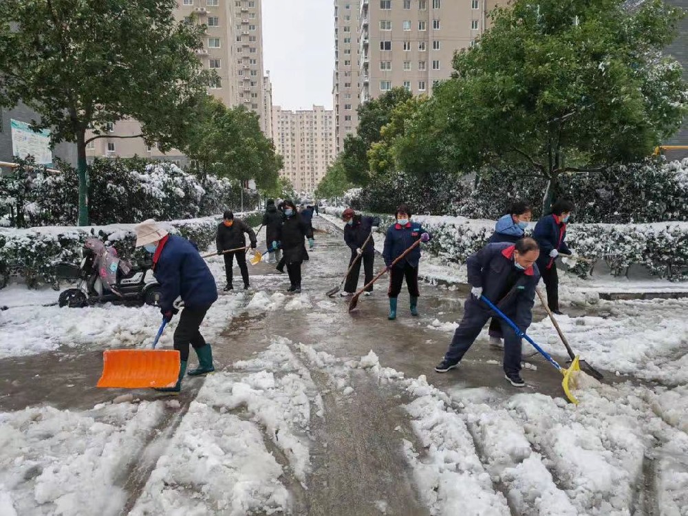 白雪是景，除雪是情---亞太物業(yè)除雪暖人心