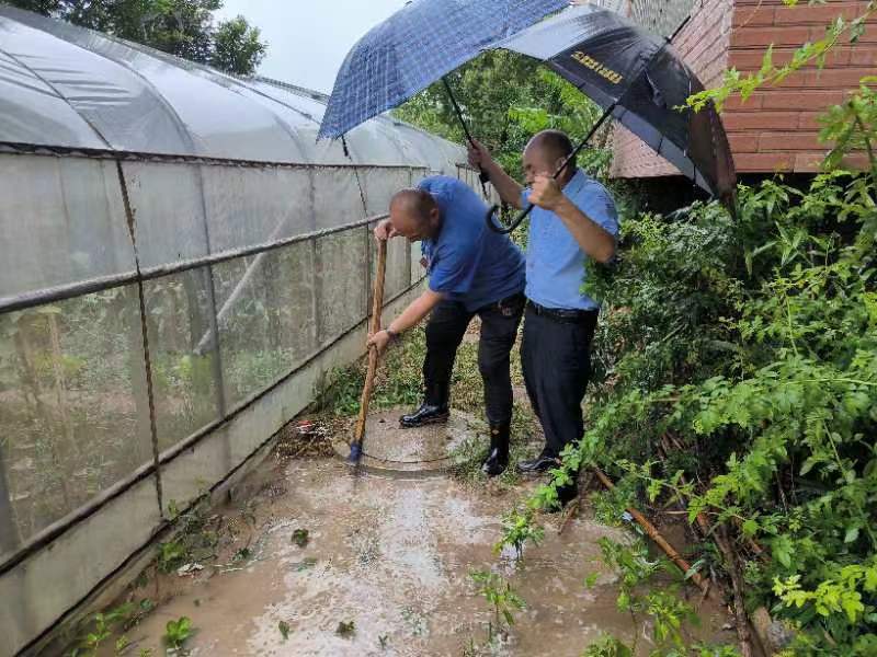 暴雨來(lái)襲丨亞太物業(yè)防汛在行動(dòng)，為業(yè)主撐起“安全傘”